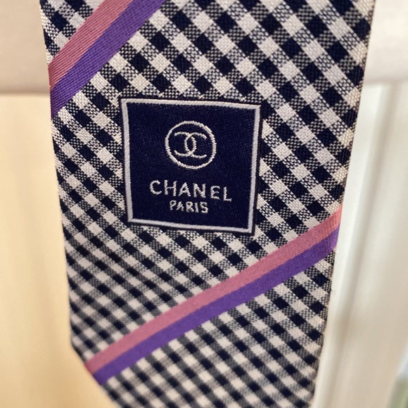COPY - Chanel Silk Tie - Picture 4 of 16